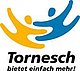 Logo mit zwei stilisierten menschlichen Figuren, einer gelben und einer blauen, die sich einander entgegenstrecken. Darunter steht in schwarzen Lettern der Text „Tornesch bietet einfach mehr!“